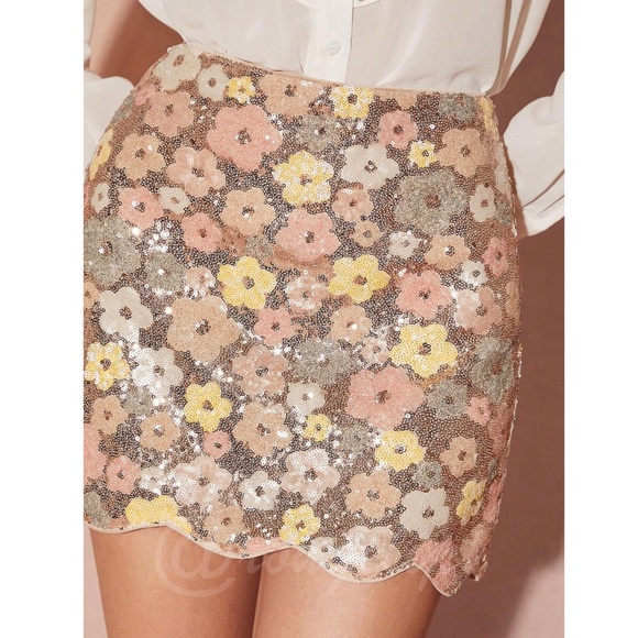 Sequined Mini Skirt Scallop Hem Floral Pattern Pastel Colors - Picture 9 of 12